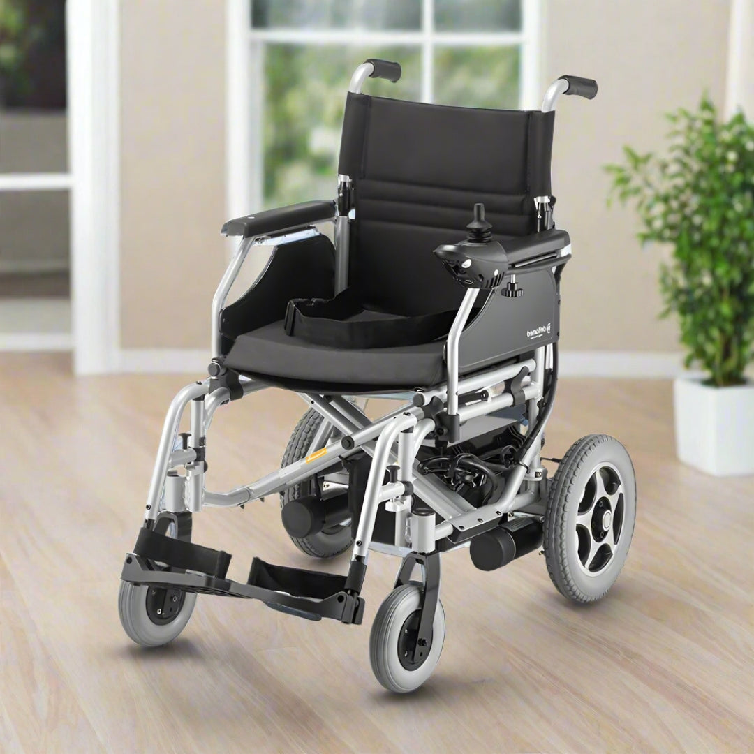 Cadeira de Rodas Motorizada Dobrável Elétrica Bivolt Alumínio D900 Dellamed