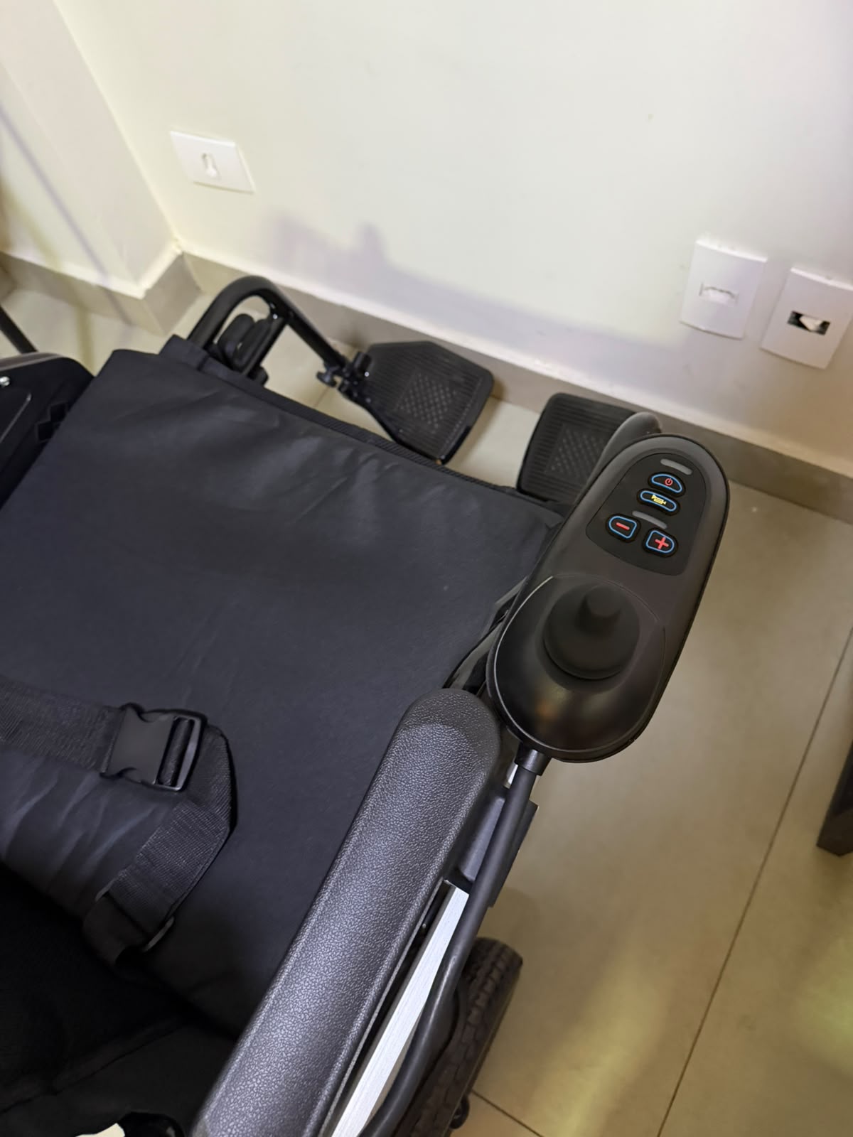 Cadeira de Rodas Motorizada D800 (120 kg) - OUTLET