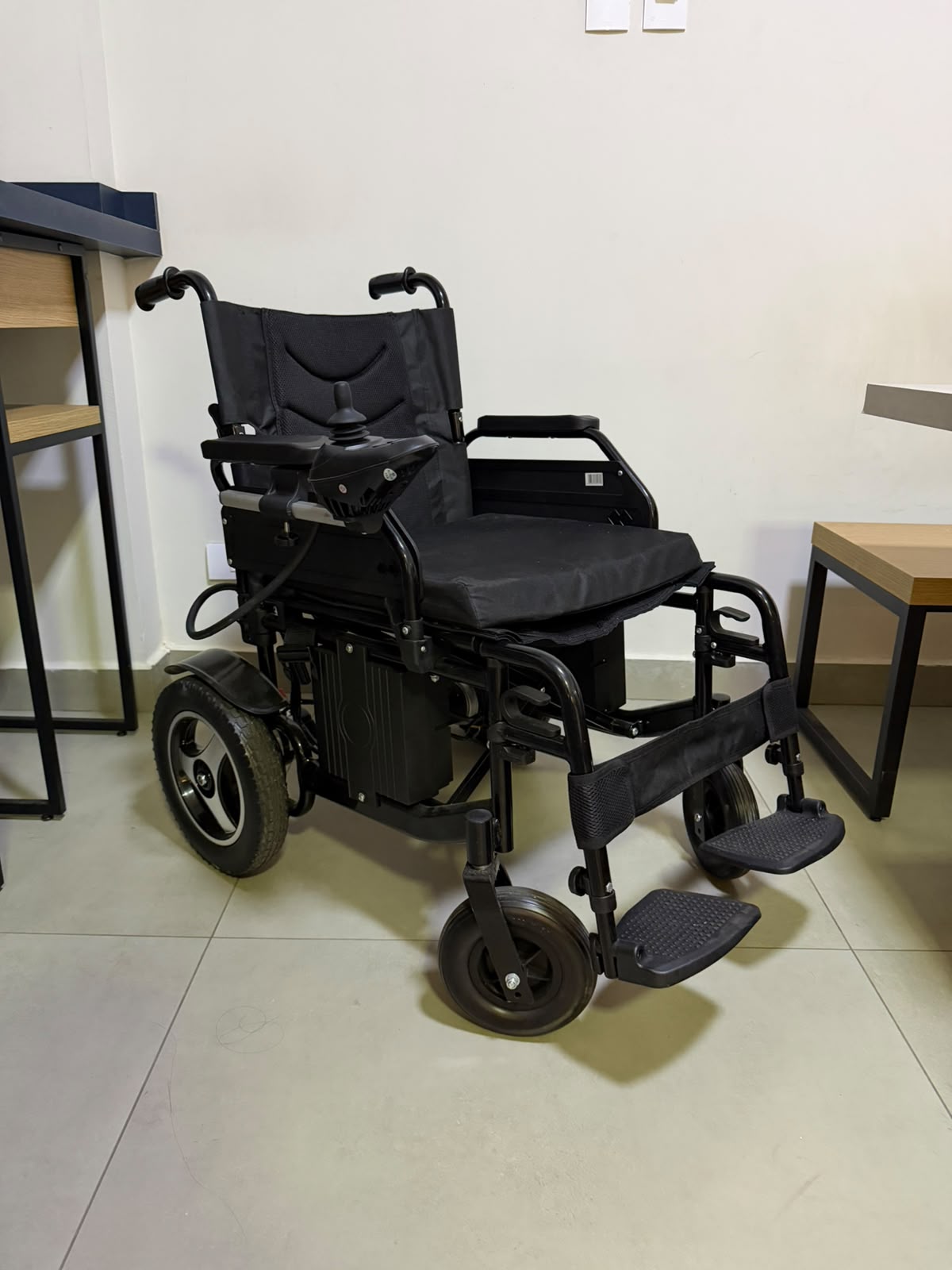 Cadeira de Rodas Motorizada D800 (120 kg) - Outlet