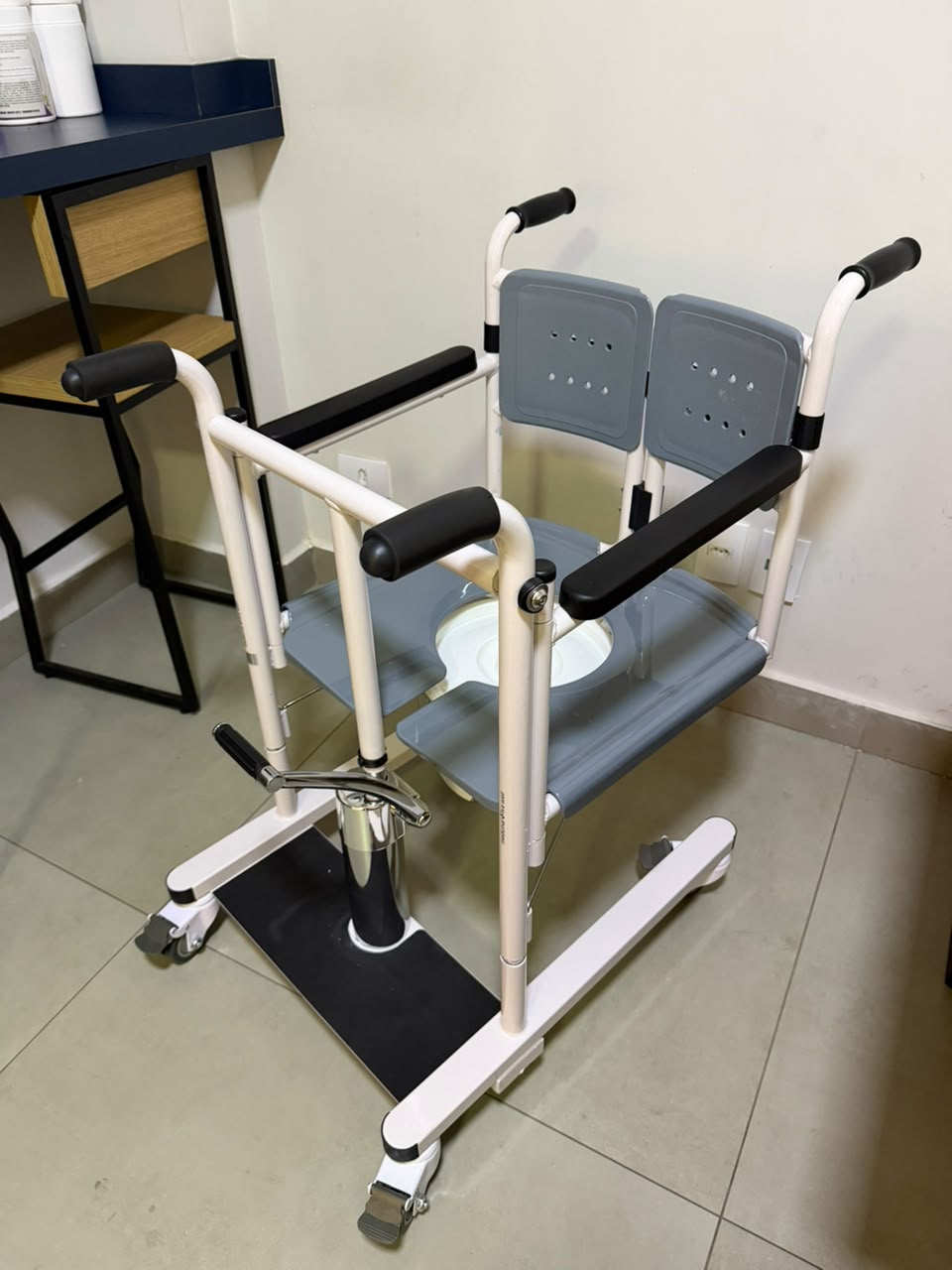 Cadeira de Transferência para Acamados até 130kg Live Well - OUTLET