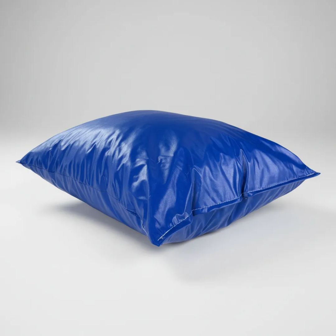 Travesseiro em Flocos 60x40 Capa Impermeavel Azul Royal com Ziper + E-book