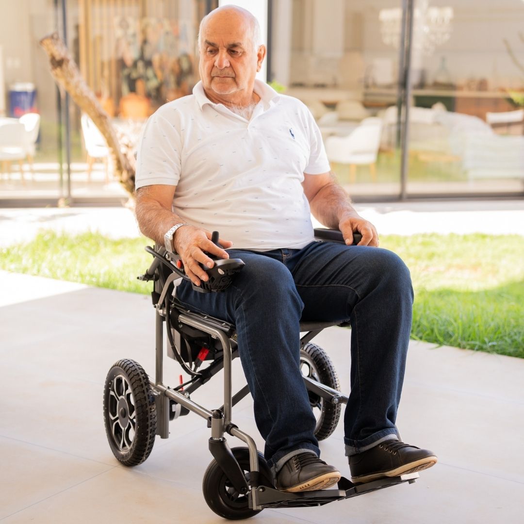 Cadeira de Rodas Motorizada D750 Dellamed - Leve Dobrável 120kg