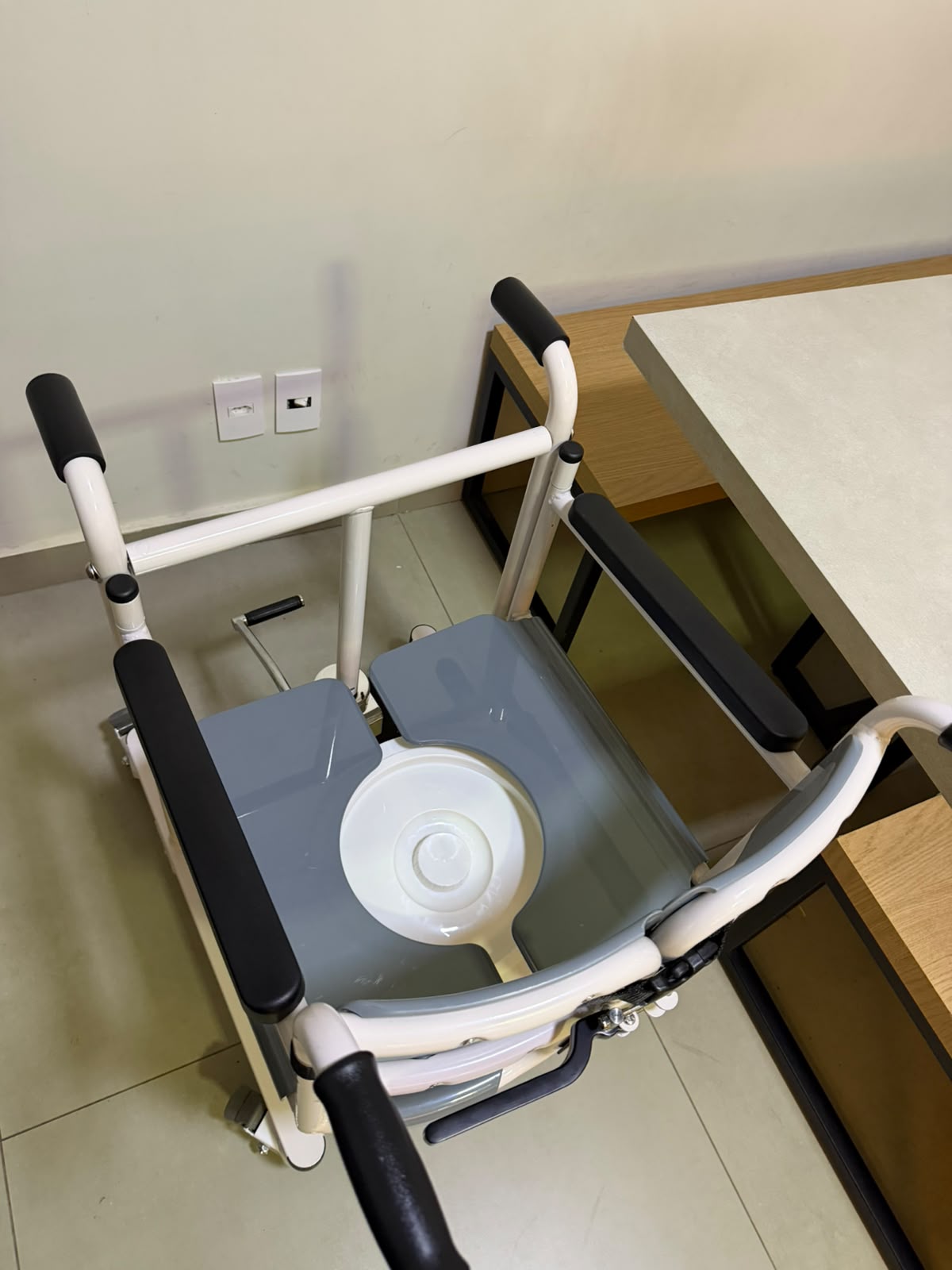 Cadeira de Transferencia Hidraulica Medicinal Live 3030 - Outlet