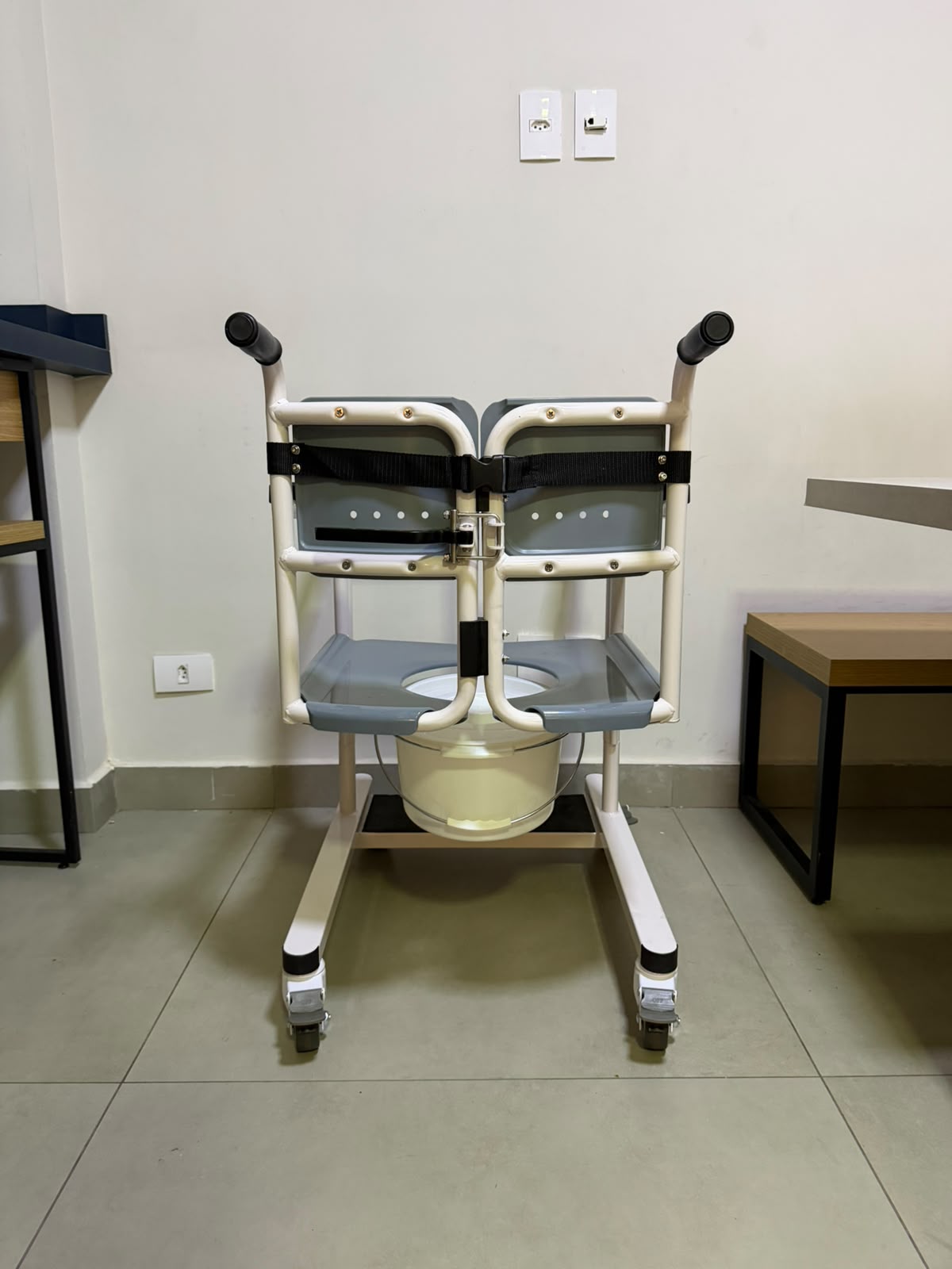 Cadeira de Transferencia Hidraulica Medicinal Live 3030 - Outlet