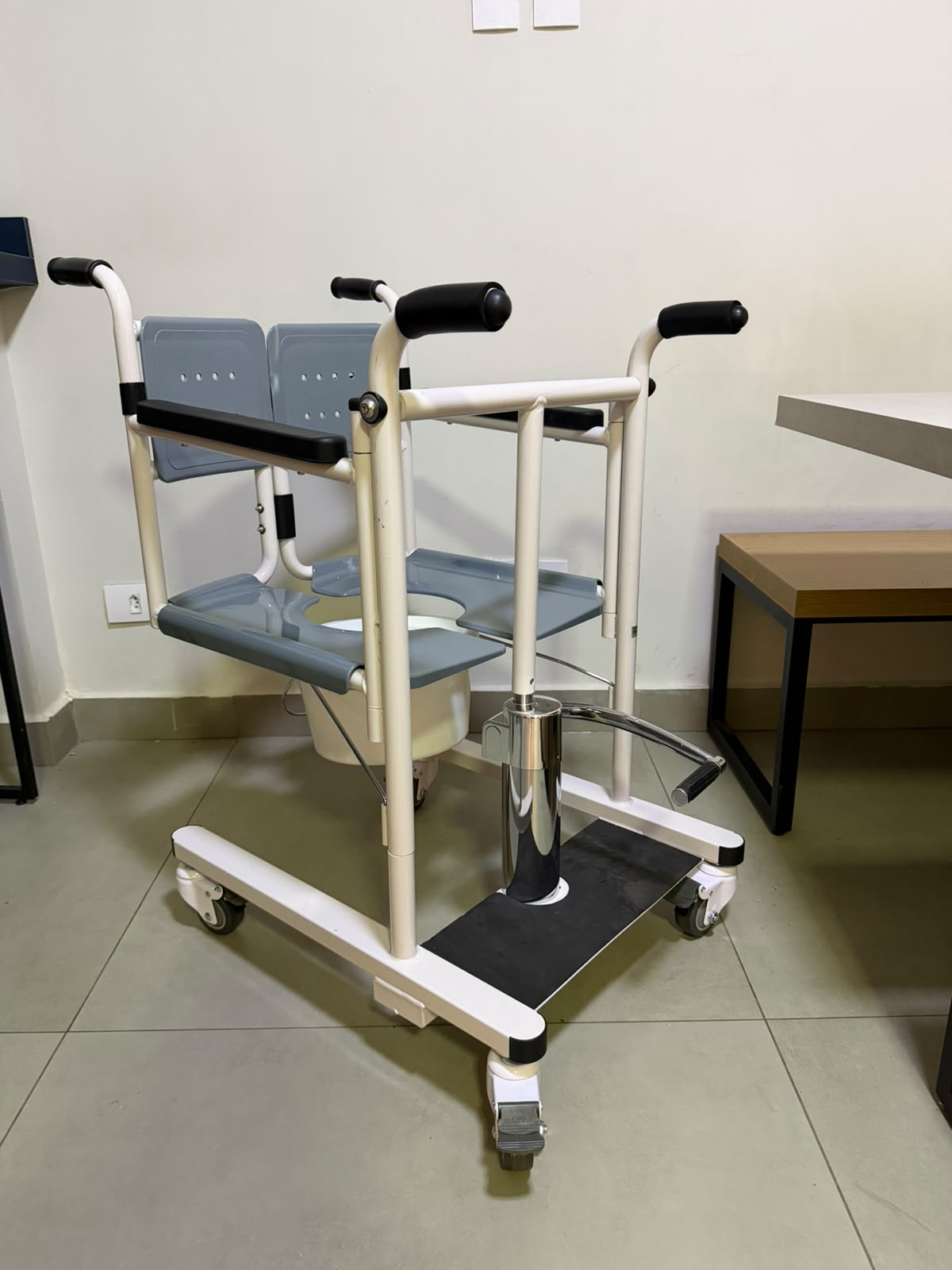 Cadeira de Transferência para Acamados até 130kg Live Well - OUTLET