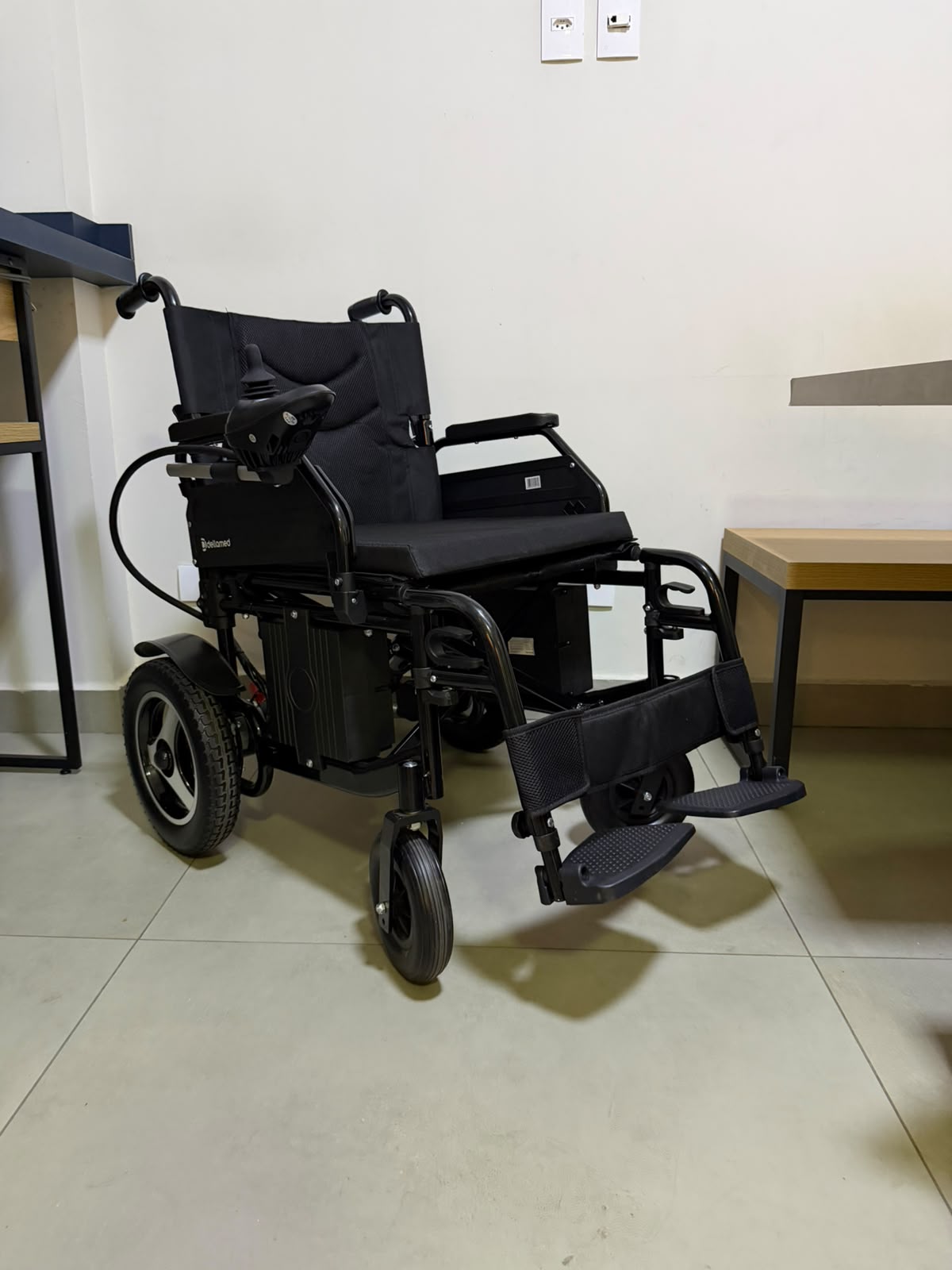 Cadeira de Rodas Motorizada Dobrável D800 (120 kg) - OUTLET Dellamed