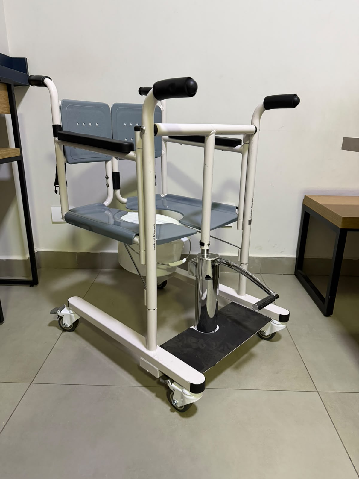 Cadeira de Transferência para Acamados até 130kg Live Well - OUTLET
