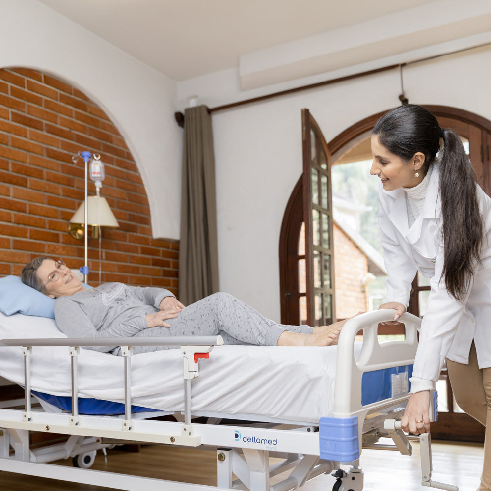 Cama Fawler 3 manivelas DX3 c/ Eleva Leito - Dellamed + Colchão Hospitalar Impermeável D28 1,88 x 0,88m p/ Cama Fawler A