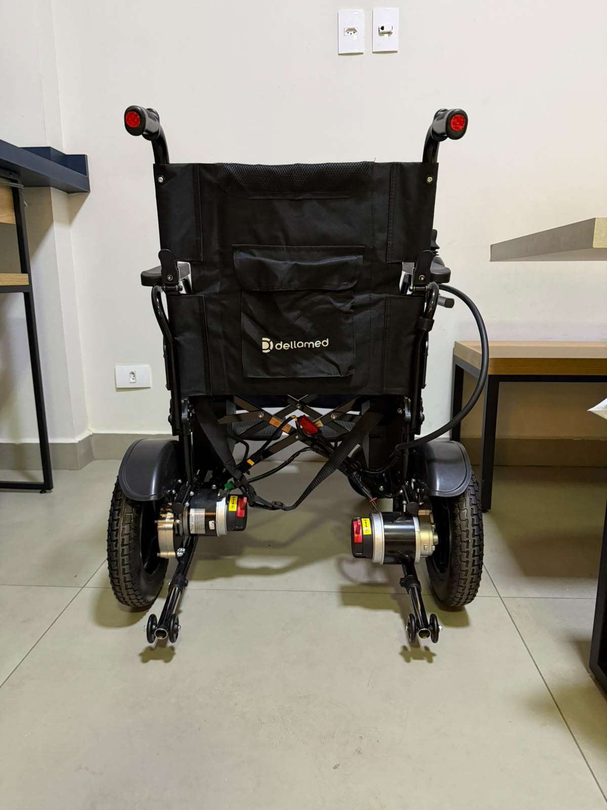 Cadeira de Rodas Motorizada Dobrável D800 (120 kg) - OUTLET Dellamed