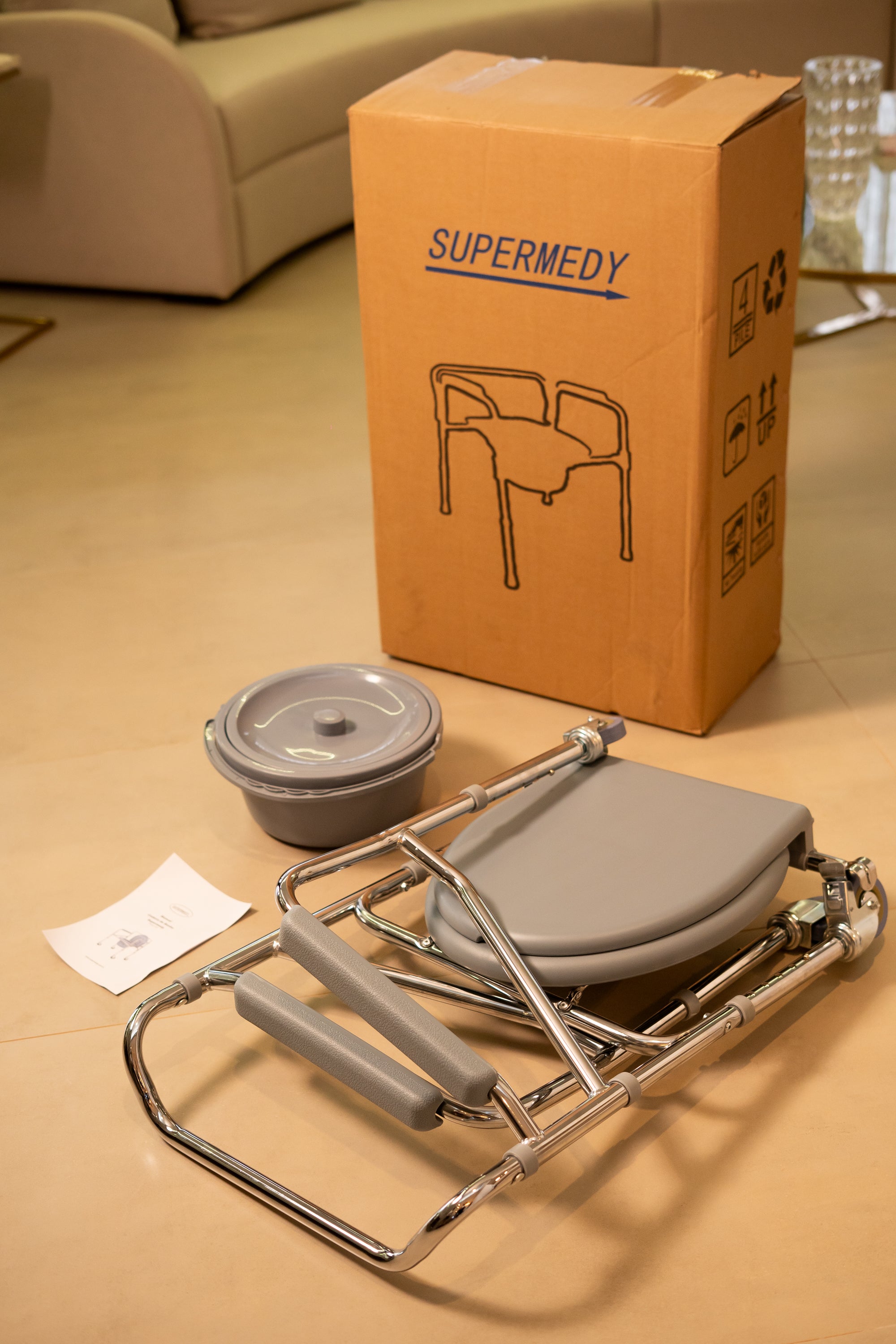 Cadeira para Banho com 4 Rodas e Assento Dobrável B20 - Supermedy