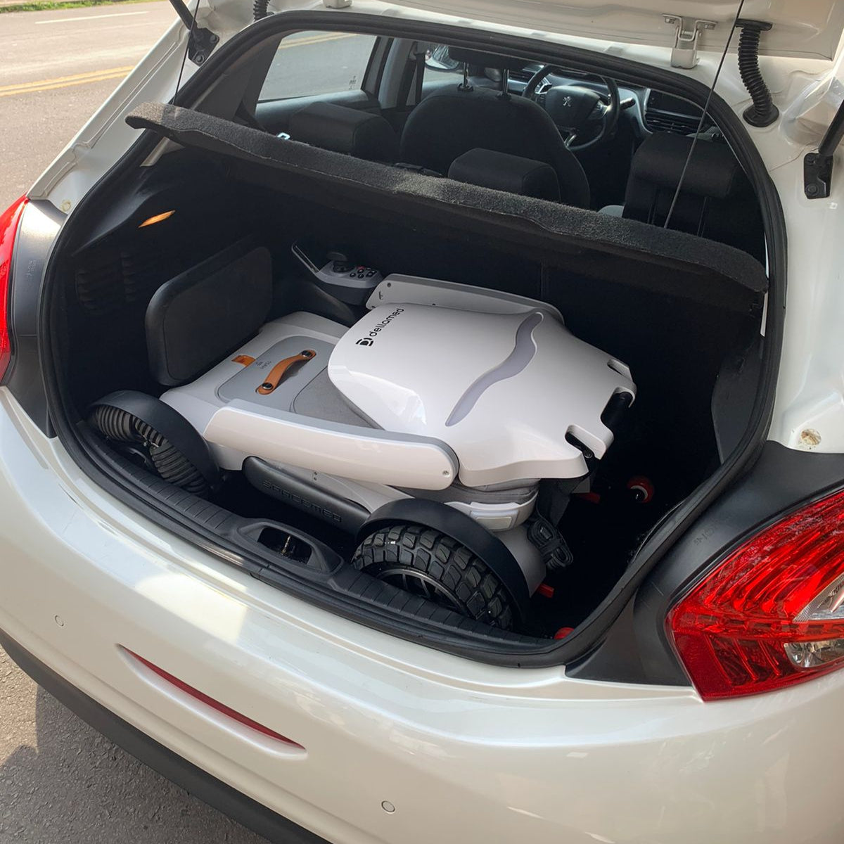 Cadeira de Rodas Motorizada Dobrável até 120 Kg Spacemed Dellamed