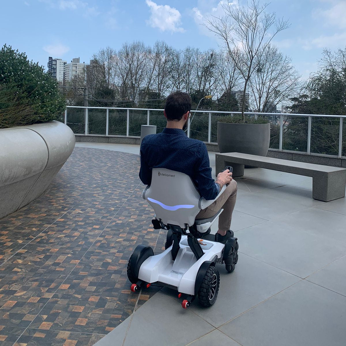 Cadeira de Rodas Motorizada Dobrável até 120 Kg Spacemed Dellamed