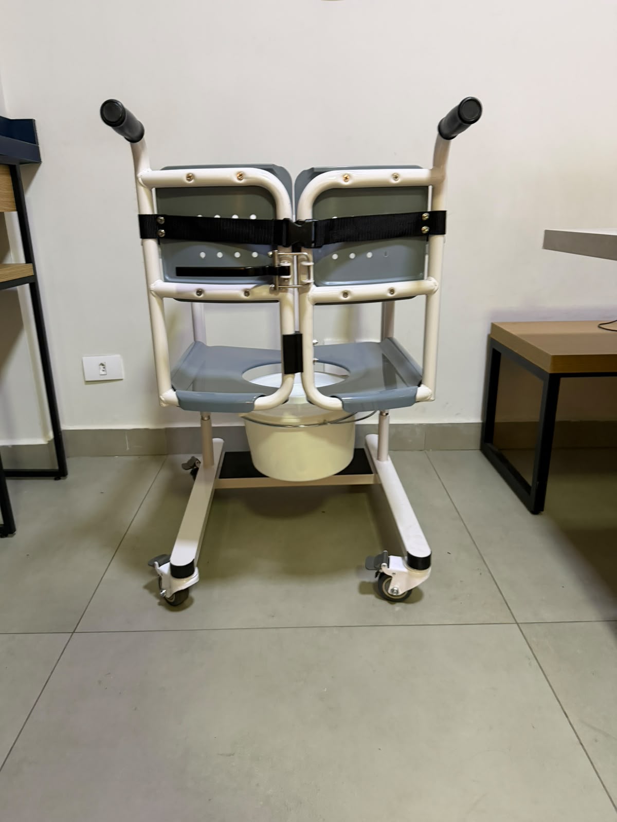 Cadeira de Transferencia Hidraulica Medicinal Live 3030 - Outlet