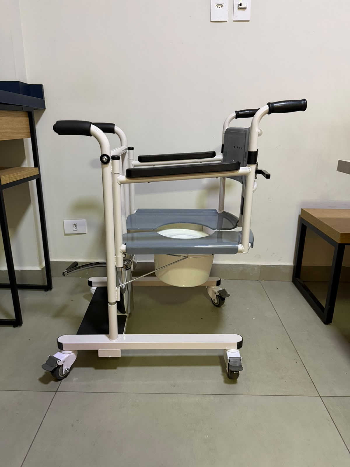 Cadeira de Transferencia Hidraulica Medicinal Live 3030 - Outlet
