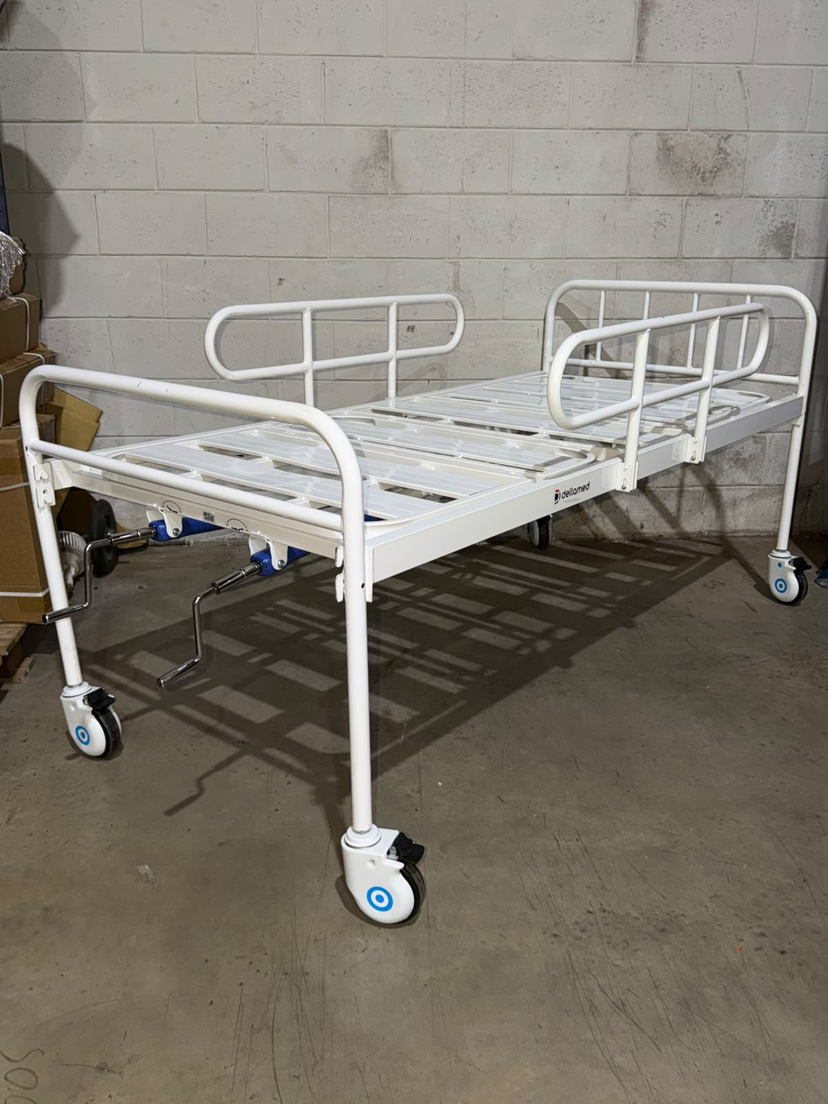 Cama Hospitalar Simples 2 Manivelas c/ Grade DX2 - Dellamed - OUTLET