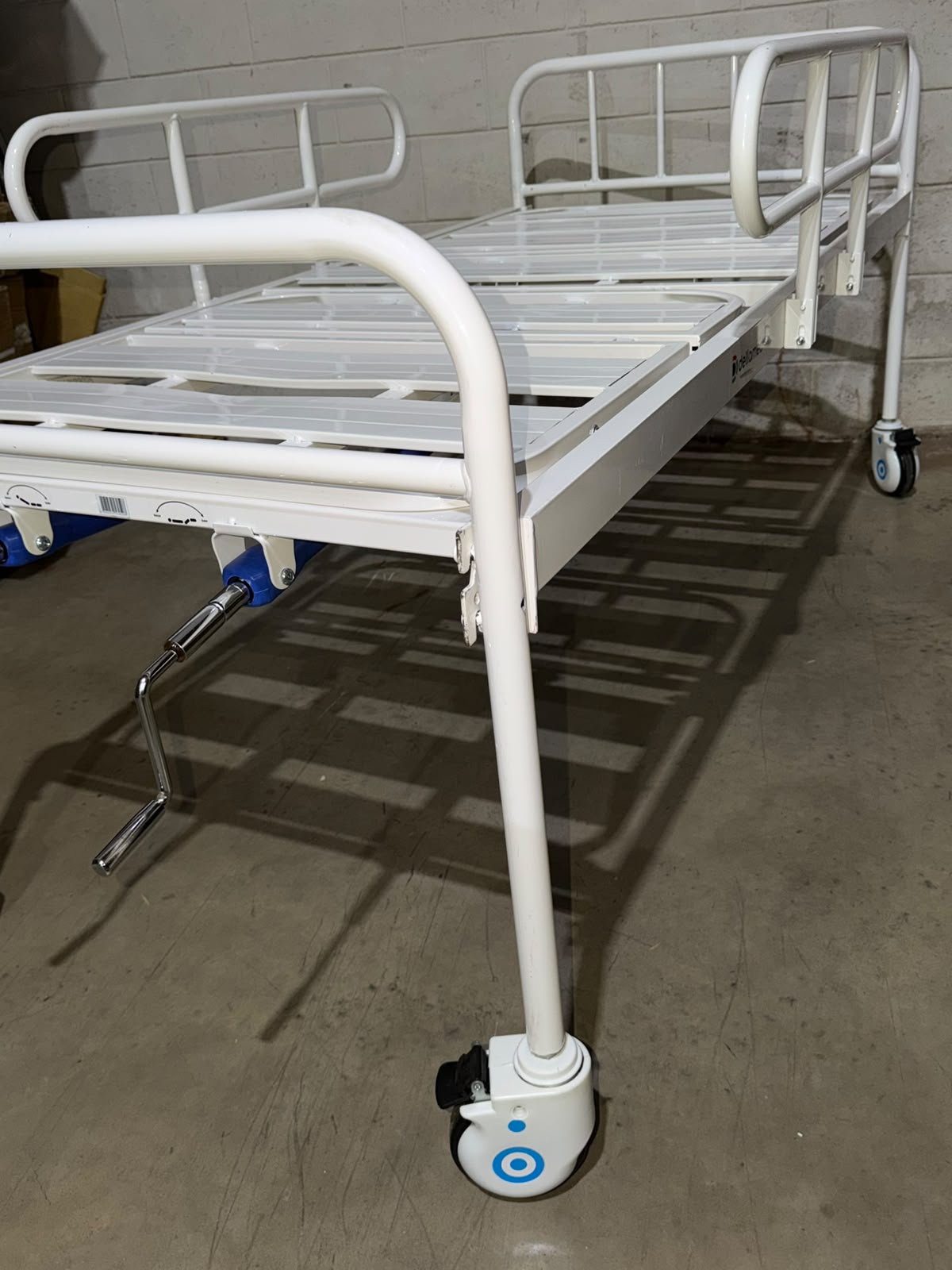 Cama Hospitalar Simples 2 Manivelas c/ Grade DX2 - Dellamed - OUTLET