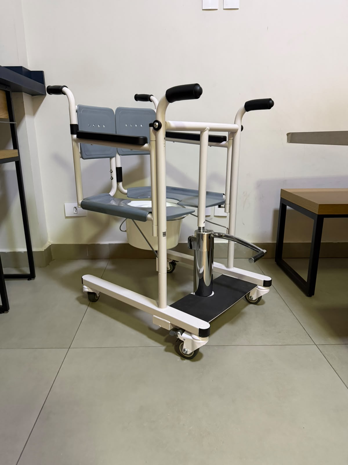 Cadeira de Transferência para Acamados até 130kg Live Well - OUTLET