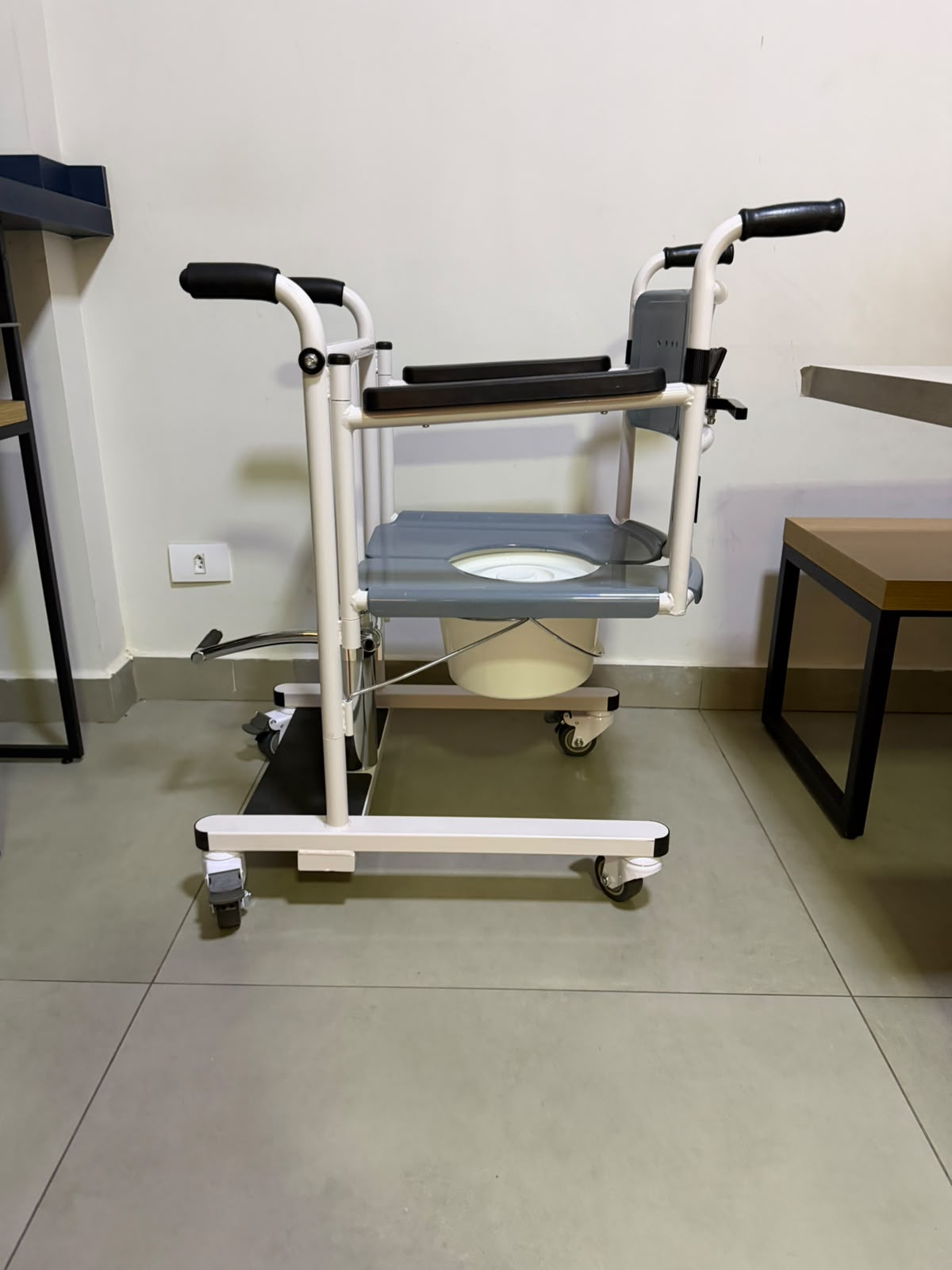 Cadeira de Transferência para Acamados até 130kg Live Well - OUTLET