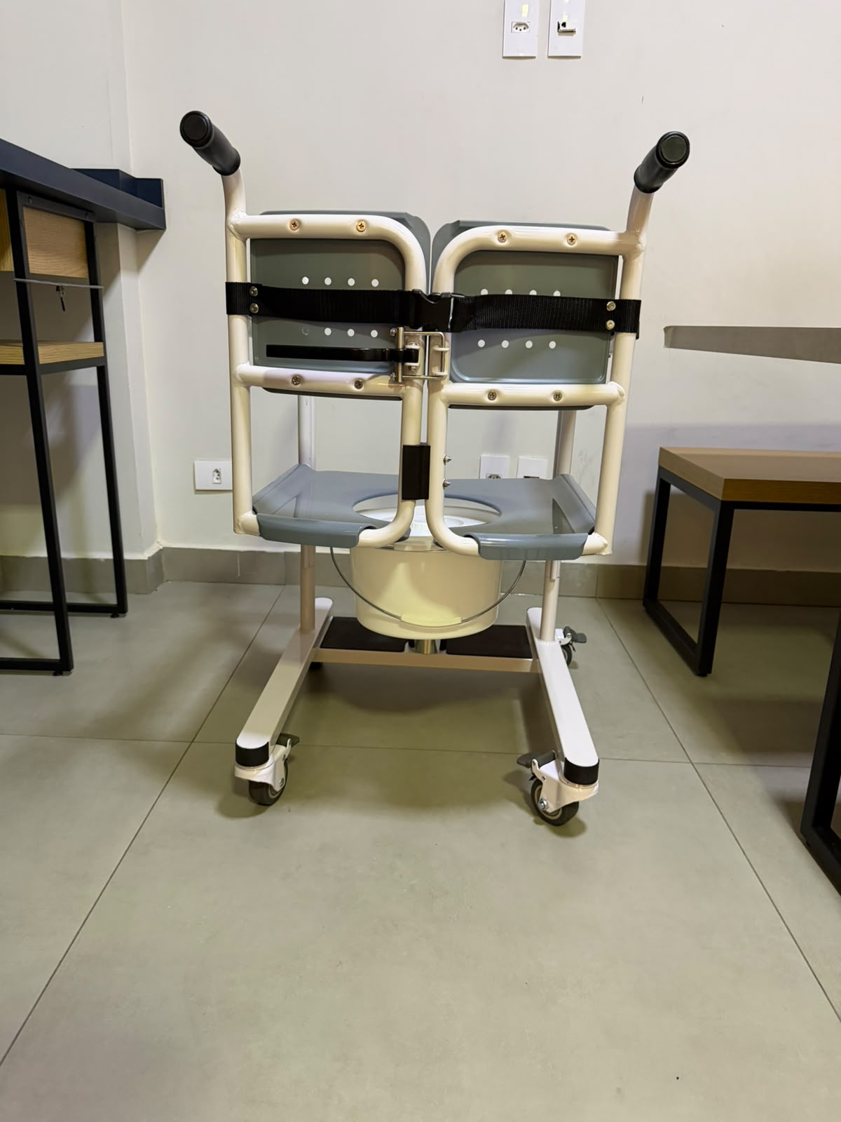 Cadeira de Transferência para Acamados até 130kg Live Well - OUTLET