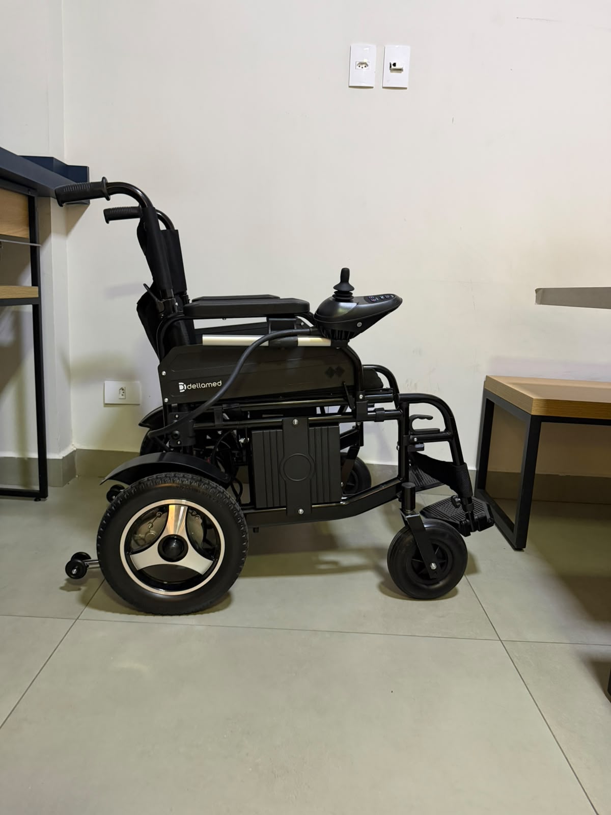 Cadeira de Rodas Motorizada D800 (120 kg) - OUTLET