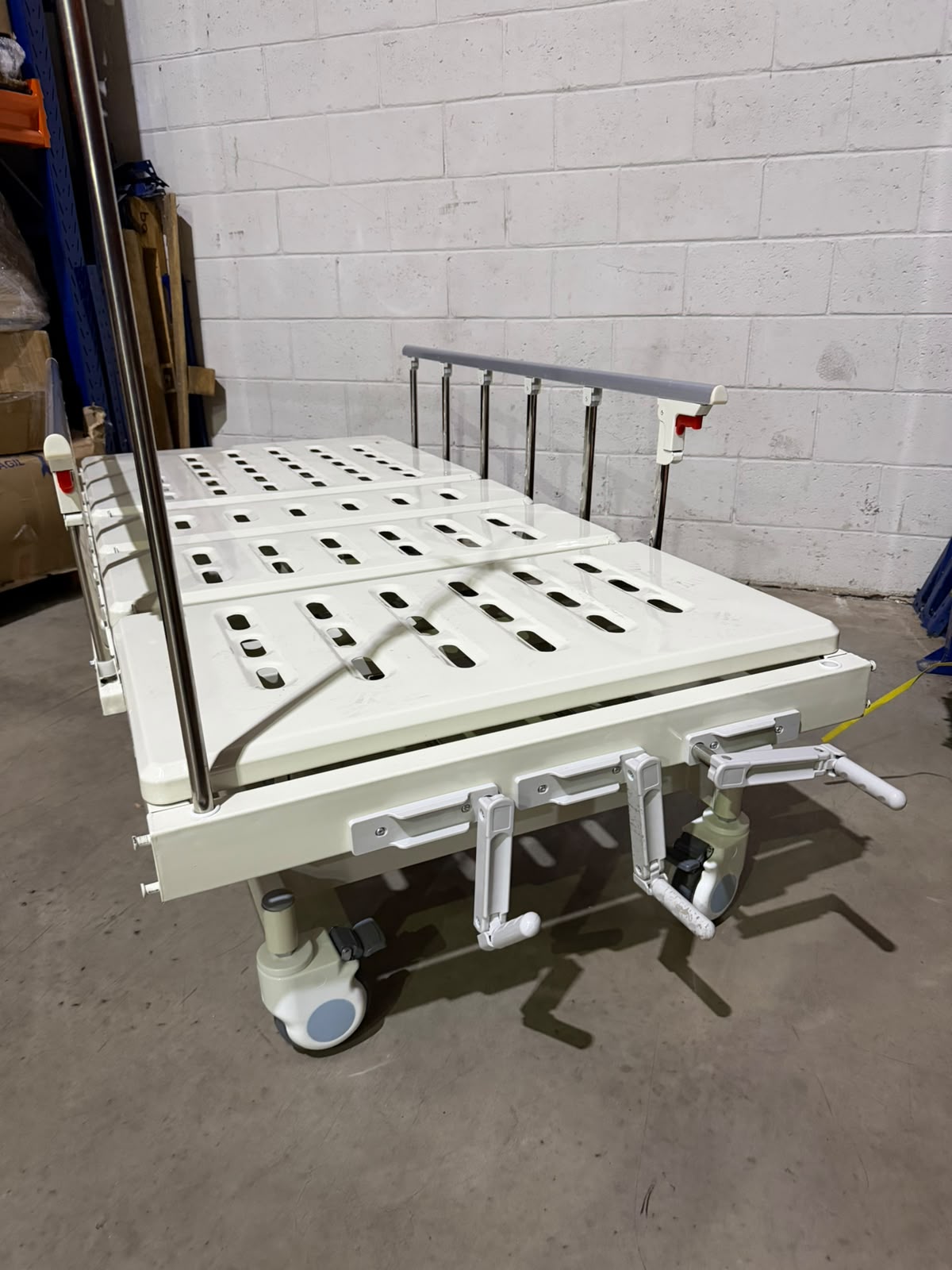 Cama Hospitalar Simples 2 Manivelas c/ Grade DX2 - Dellamed - OUTLET