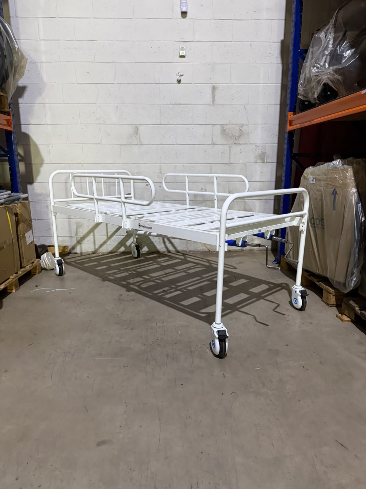 Cama Hospitalar Simples 2 Manivelas c/ Grade DX2 - Dellamed - OUTLET
