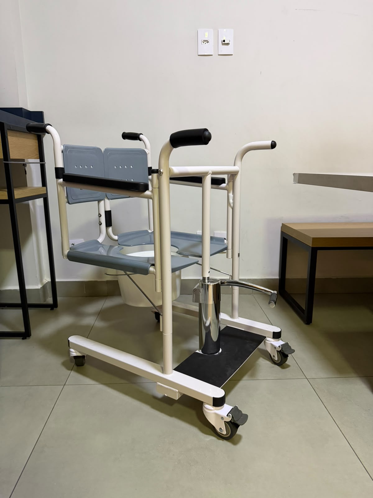 Cadeira de Transferência para Acamados até 130kg Live Well - OUTLET