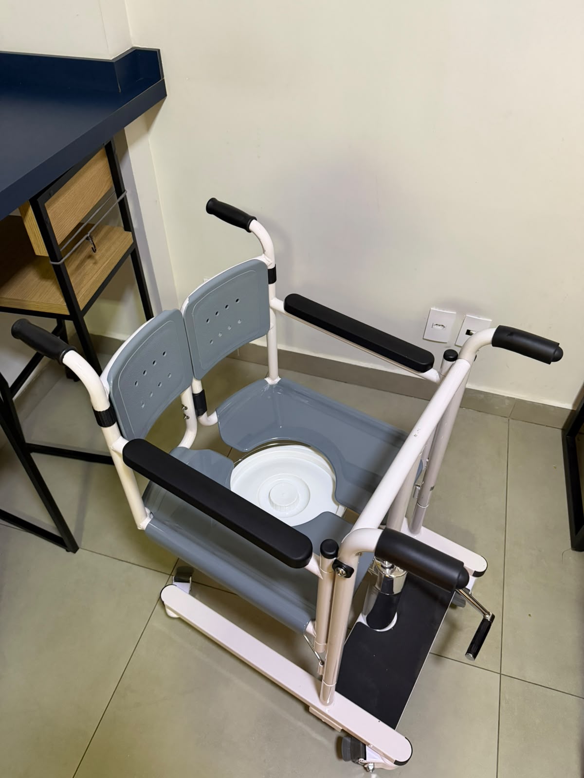 Cadeira de Transferencia Hidraulica Medicinal Live 3030 - Outlet