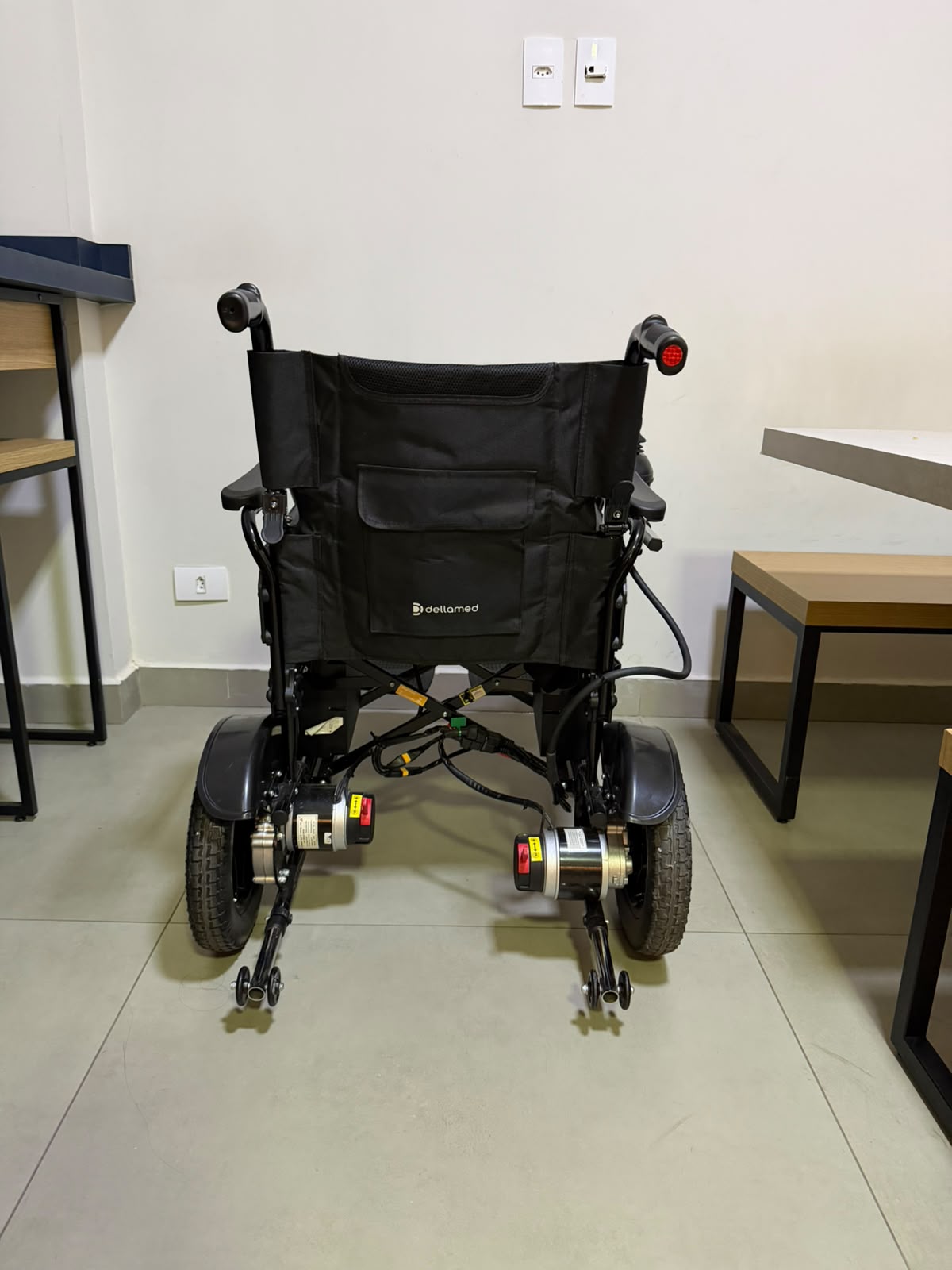 Cadeira de Rodas Motorizada D800 (120 kg) - Outlet