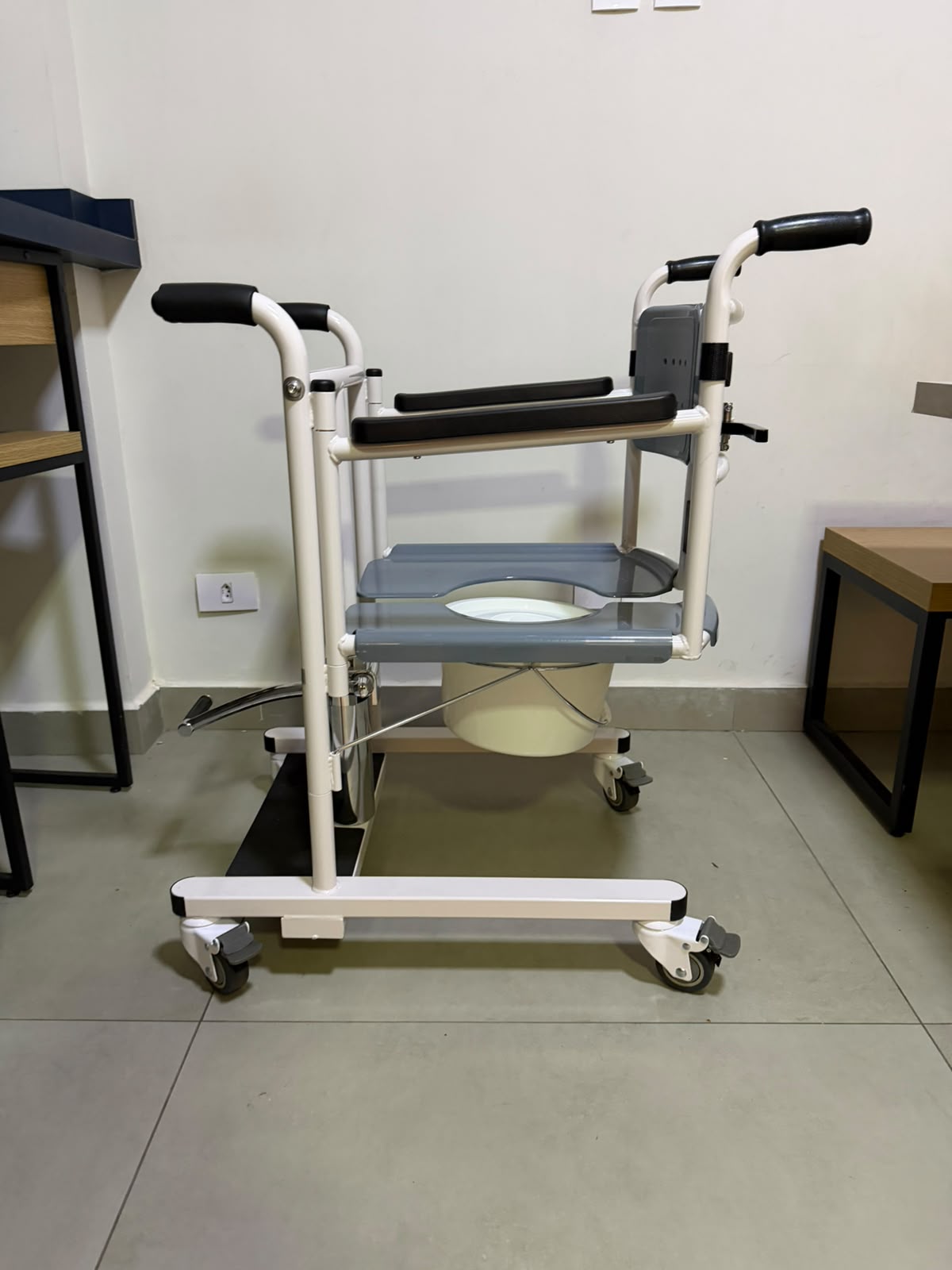 Cadeira de Transferencia Hidraulica Medicinal Live 3030 - Outlet