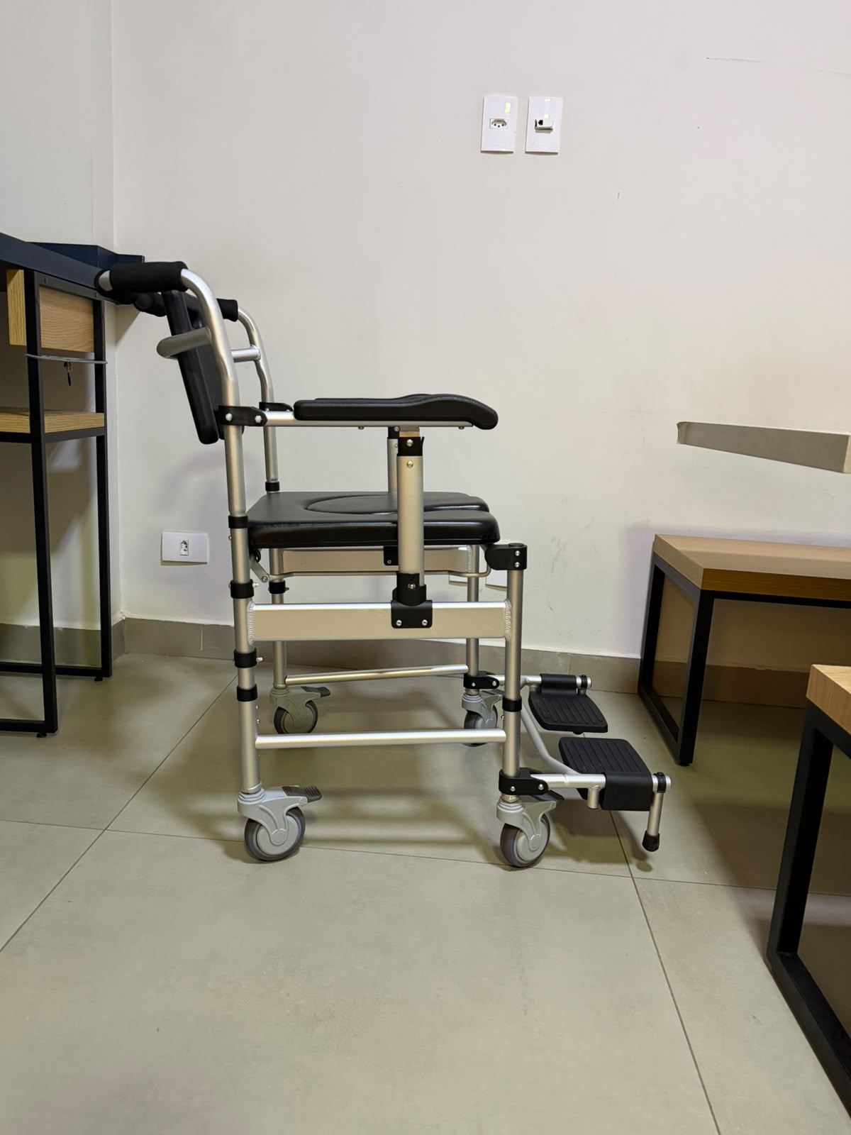 Cadeira de Banho S50 Preta Dobrável - Supermedy - OUTLET