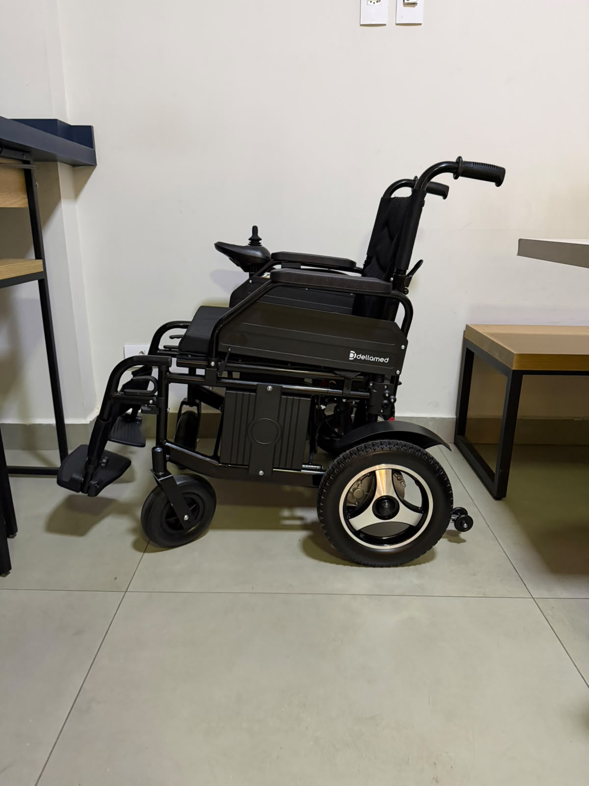 Cadeira de Rodas Motorizada Dobrável D800 (120 kg) - OUTLET Dellamed