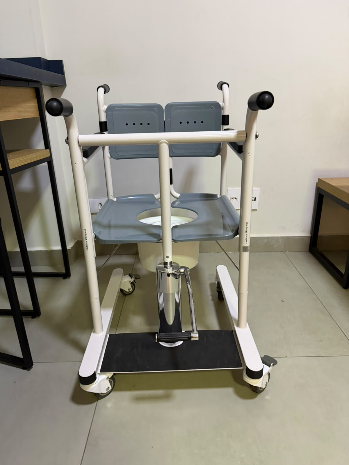 Cadeira de Transferencia Hidraulica Medicinal Live 3030 - Outlet