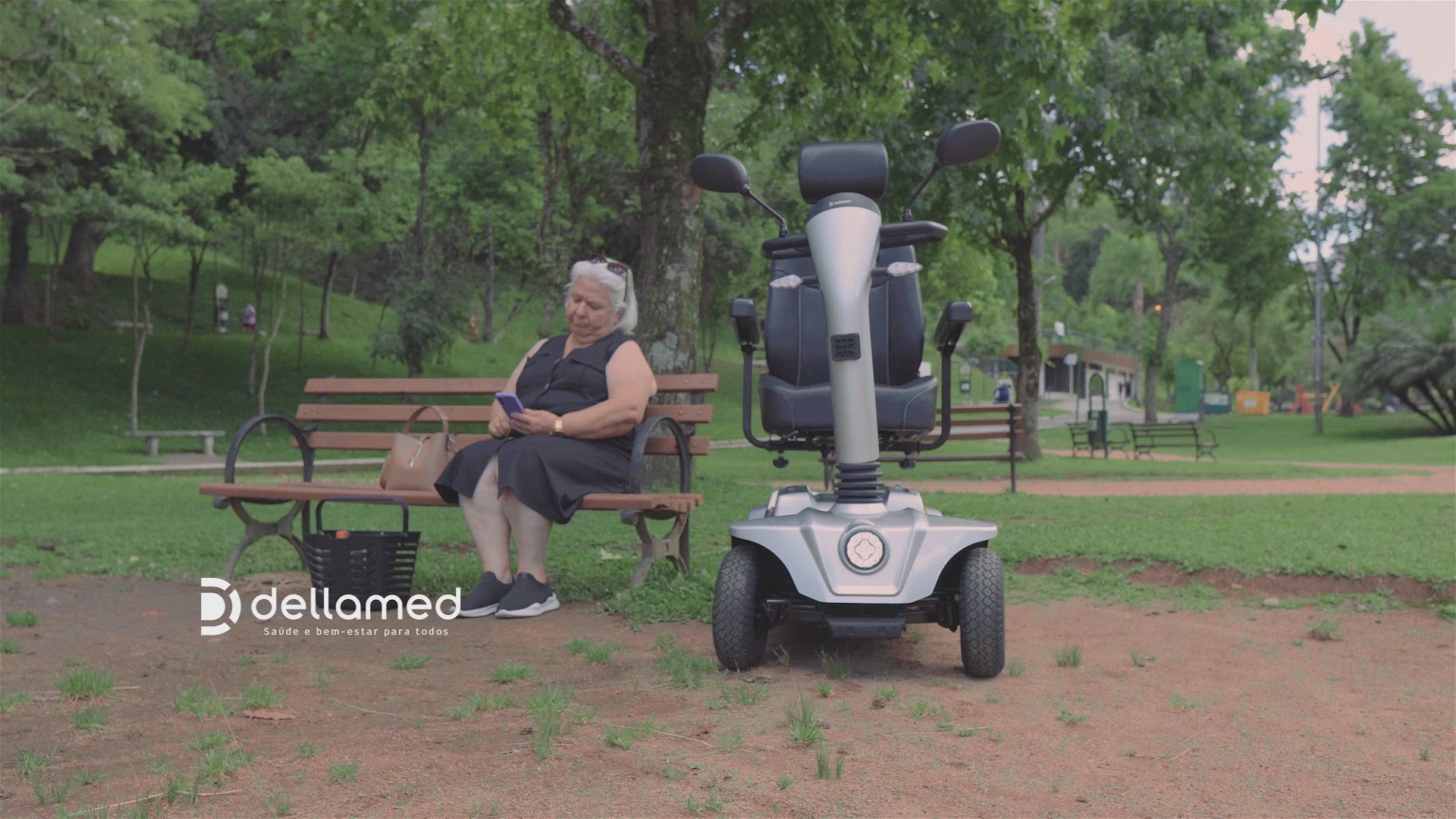 Cadeira de Rodas Motorizada Scooter Elétrica CS Dobrável Dellamed