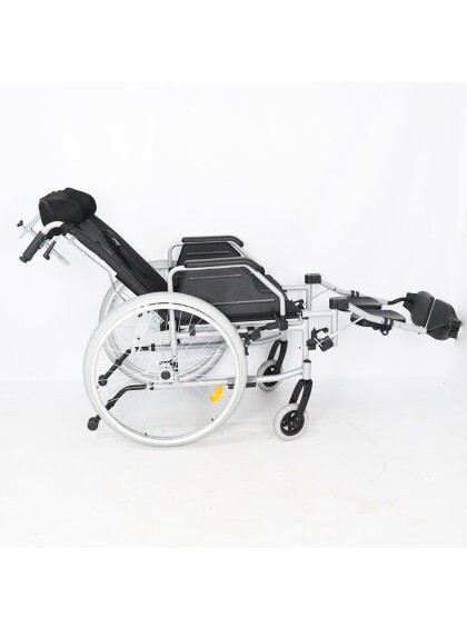 Cadeira de Rodas Tetra Reclinável com Encosto e Cinto até 130 Kg D700- 40cm - Dellamed