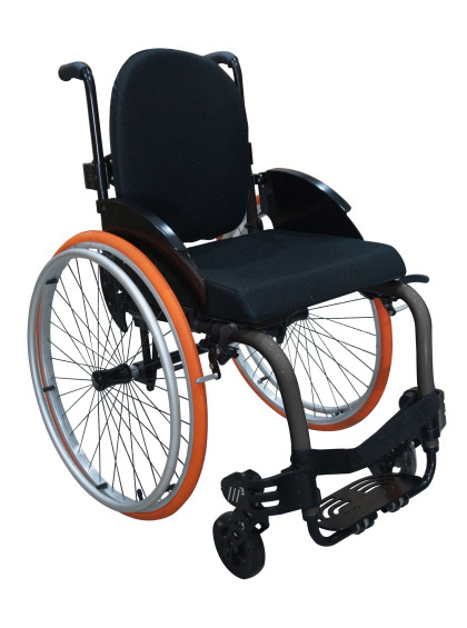 Cadeira de Rodas Monobloco M3 42cm Grafite com Pneus Laranja Ortobras