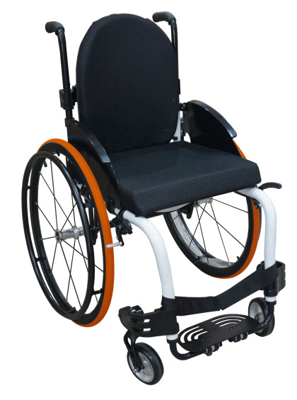 Cadeira de Rodas Monobloco M3 Premium 44cm Branco Roda Sentinell Preta Pneu Laranja Ortobras